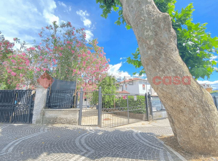 Casa indipendente in Via Giacomo Puccini 75, Frosinone — foto 4 di 5