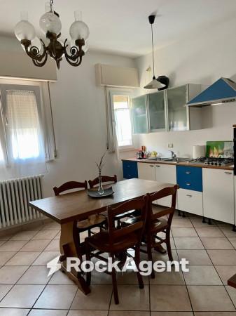 Appartamento in Viale Montefiore, Riccione