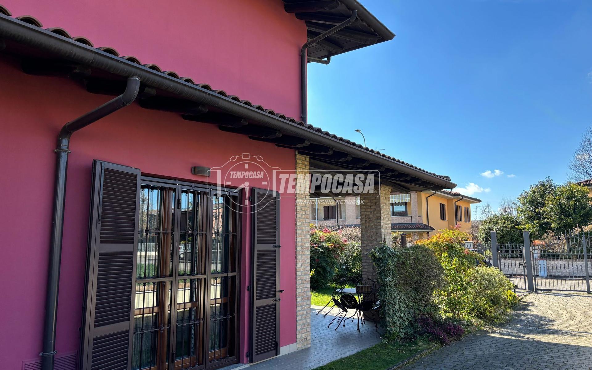 Villa a schiera in Via Locati Umberto, Castel San Giovanni