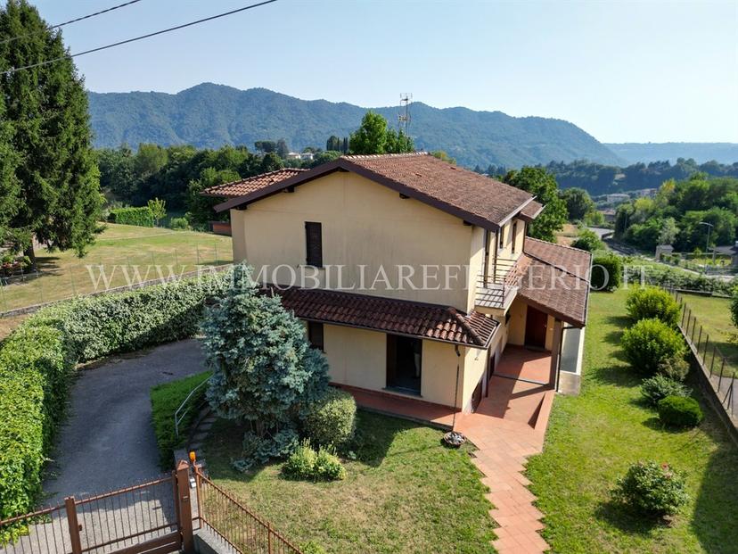Villa in Via Uccellanda 4, Caprino Bergamasco — foto 4 di 5