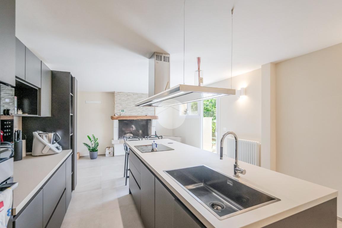 Villa in Via Lionello Fiumi 10, Cavaion Veronese