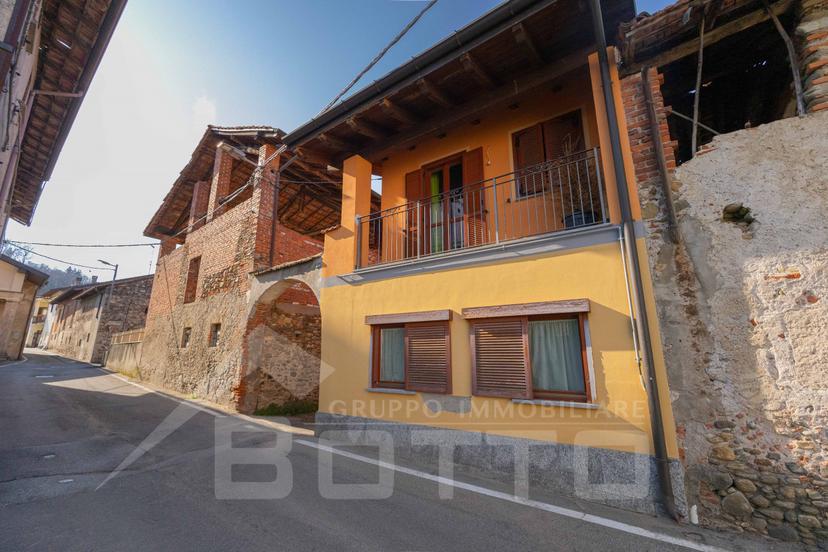 Villa a schiera in Via Sant Antonio N 58, Fontaneto d'Agogna — foto 4 di 5