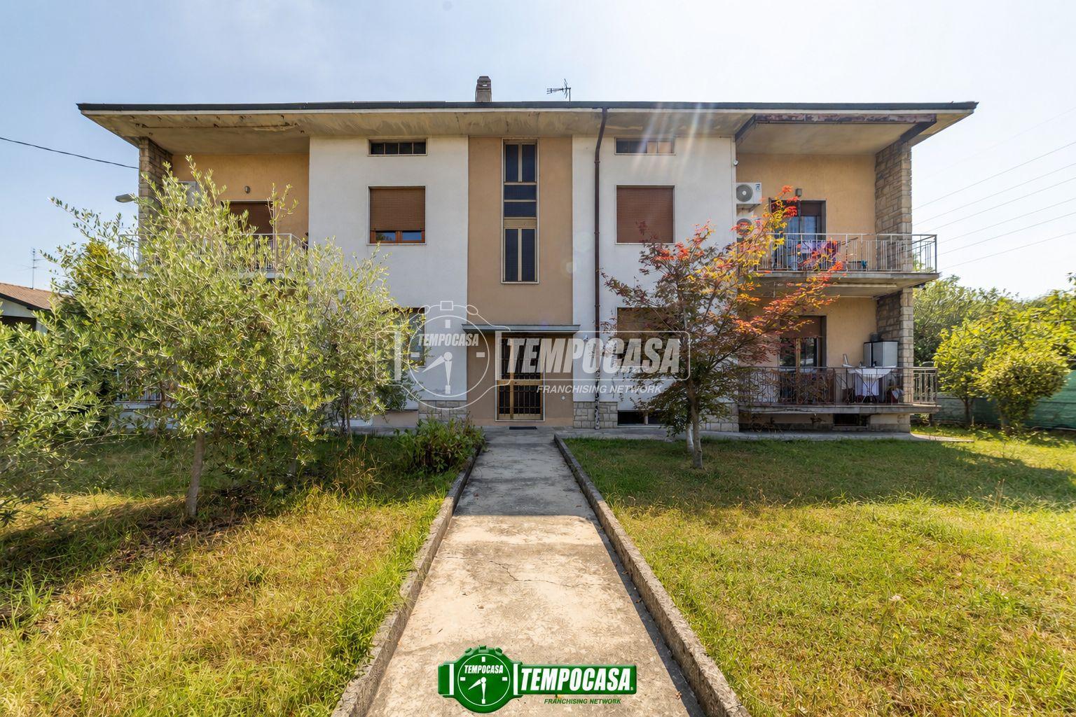 Quadrilocale in Via Crespi 15, Capriate San Gervasio