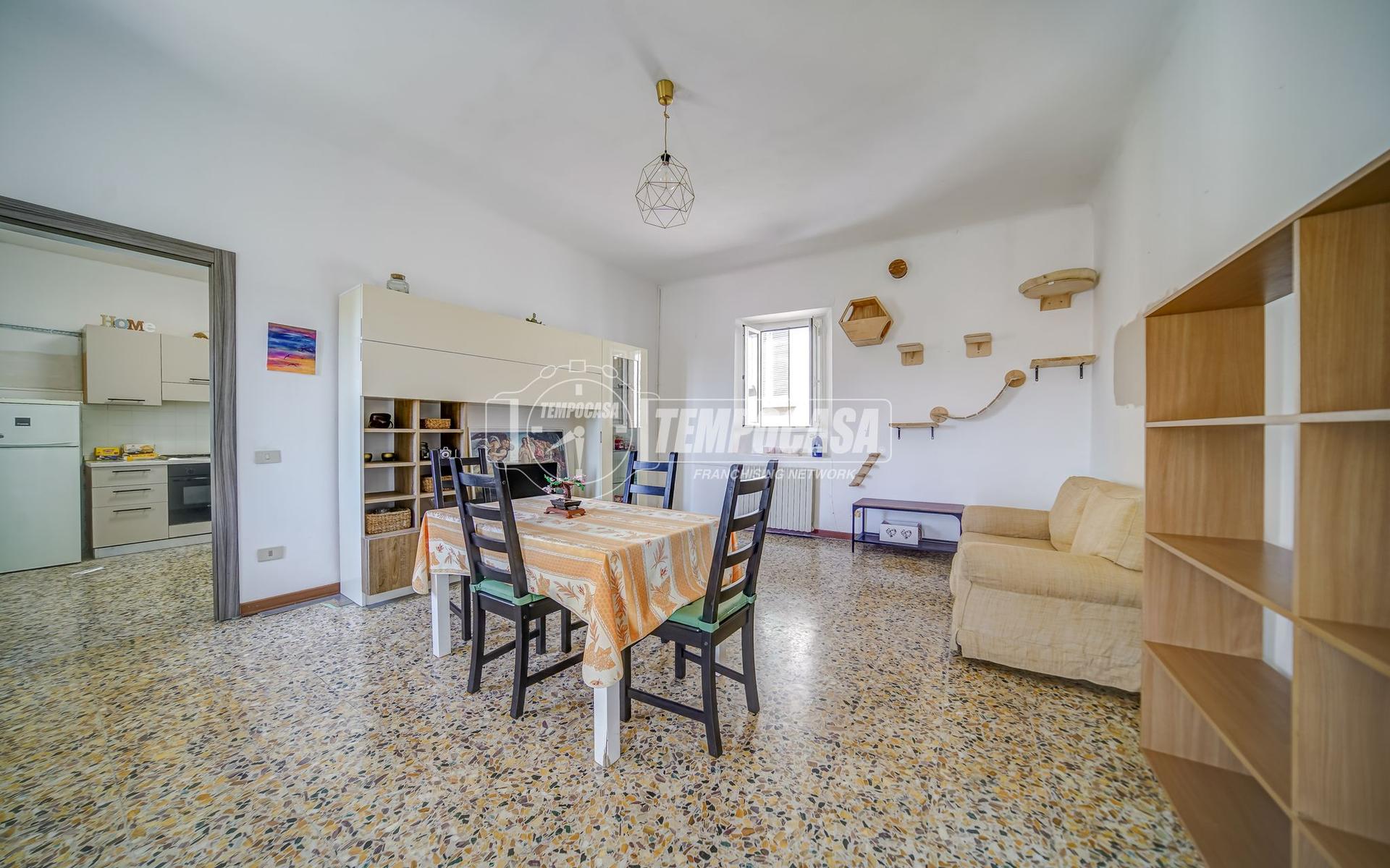 Appartamento in Via Alessandro Manzoni, Brunello