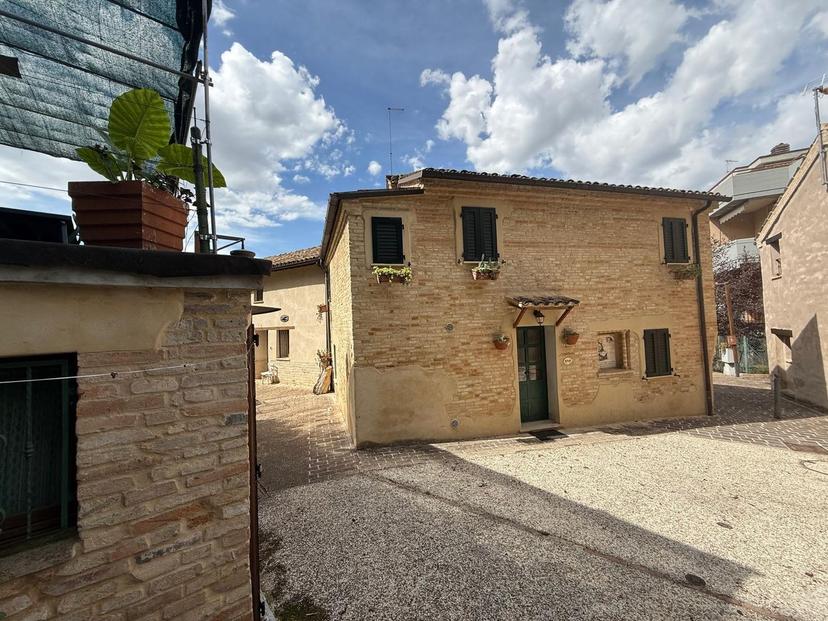 Casa indipendente in Santa Croce, Macerata — foto 2 di 5