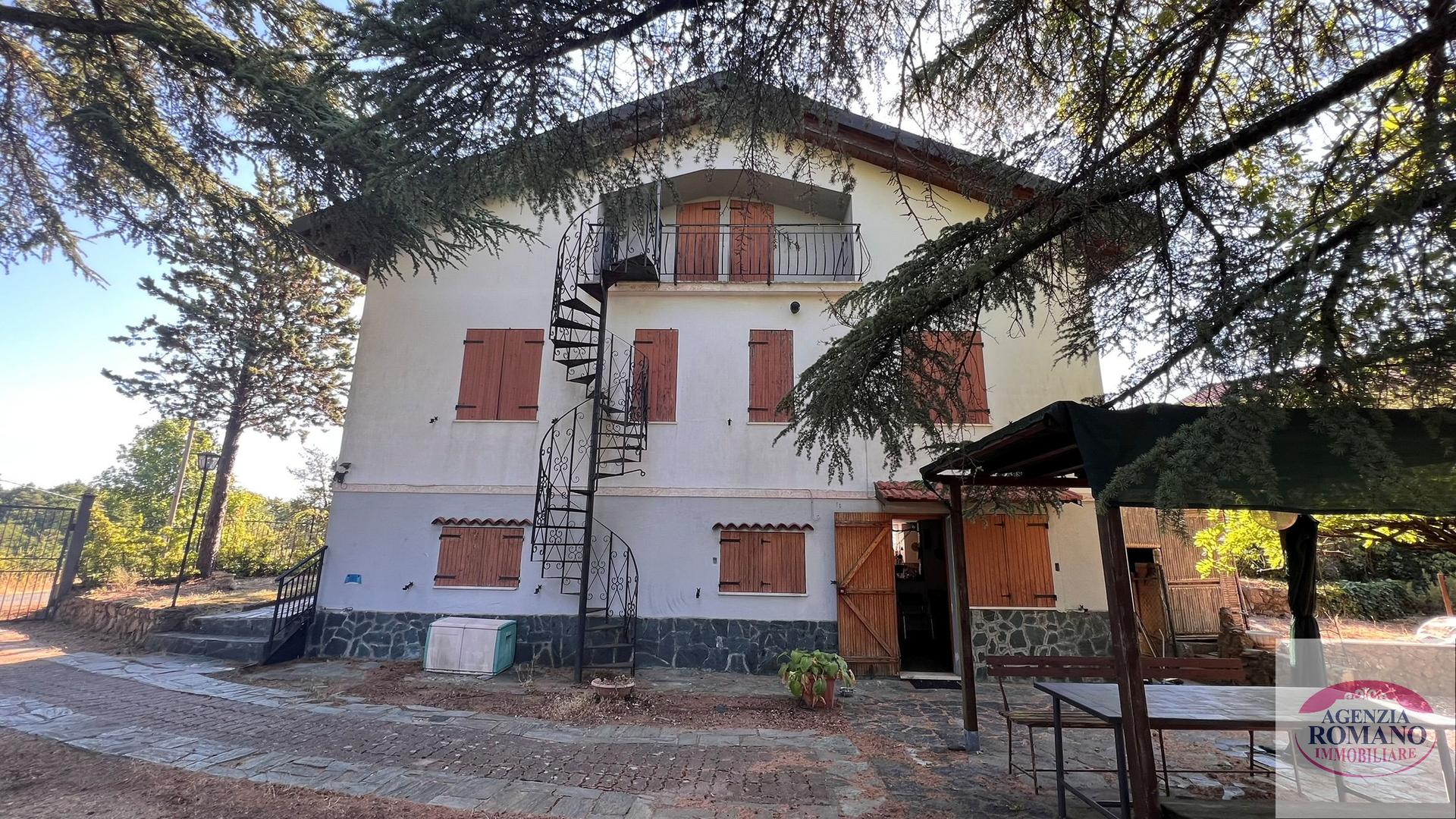 Villa trifamiliare in Località Bric Barton 186, Ponzone