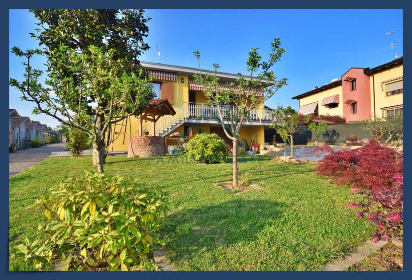Villa in Via Castiglioni, Caronno Varesino — foto 2 di 5