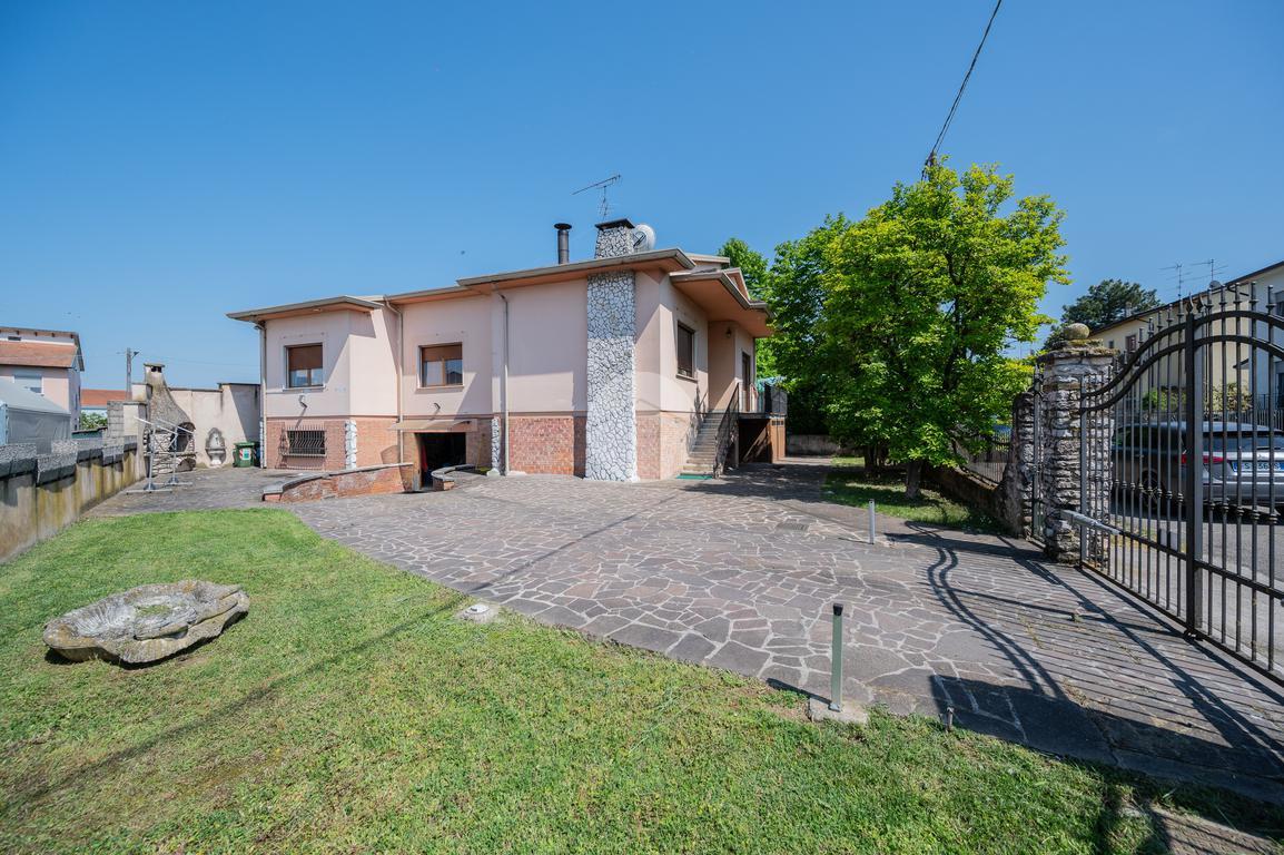 Villa in Via Papa Giovanni XXIII 7, Curtatone