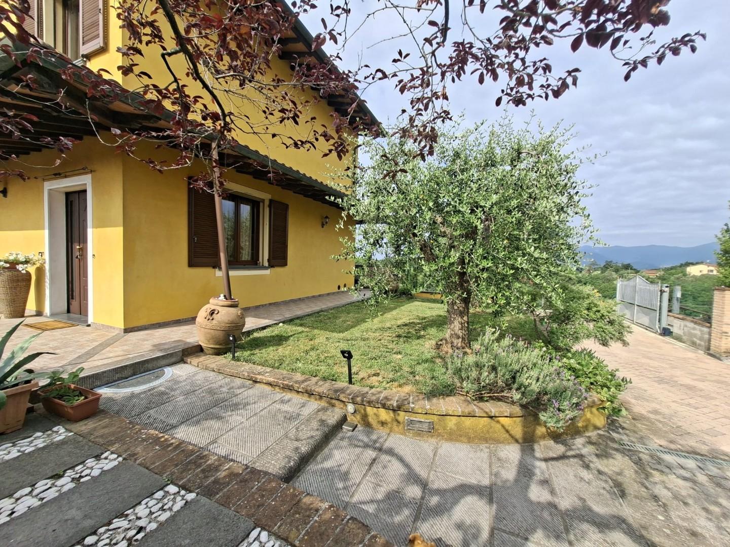 Villa, Santa Maria a Monte