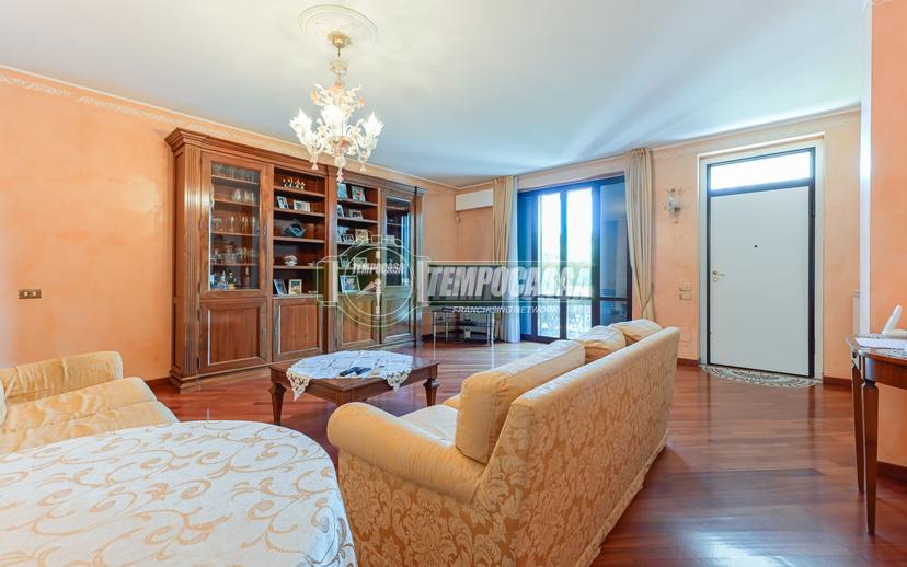 Villa a schiera, Roncello