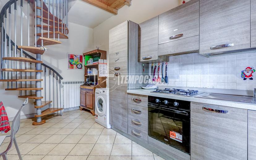 Bilocale in Via Varese, Varano Borghi — foto 3 di 5