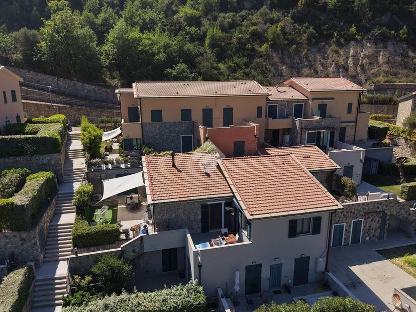Trilocale in Str. per I Piani 8, Castellaro — foto 2 di 5
