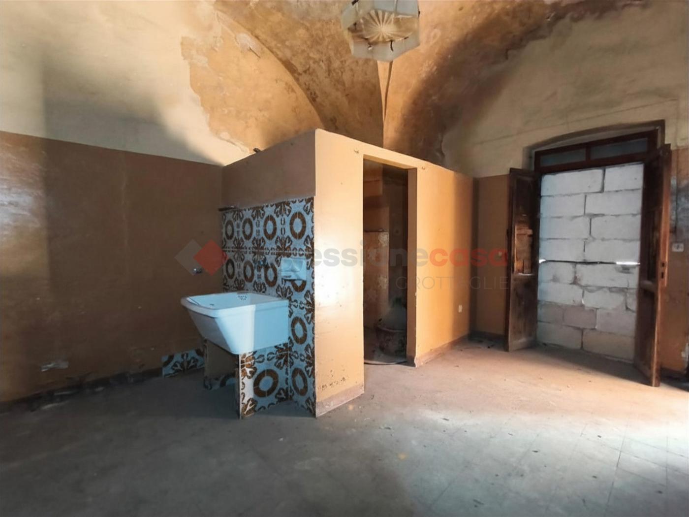 Casa indipendente in Via Palermo Ang. Via Taranto Snc, Grottaglie