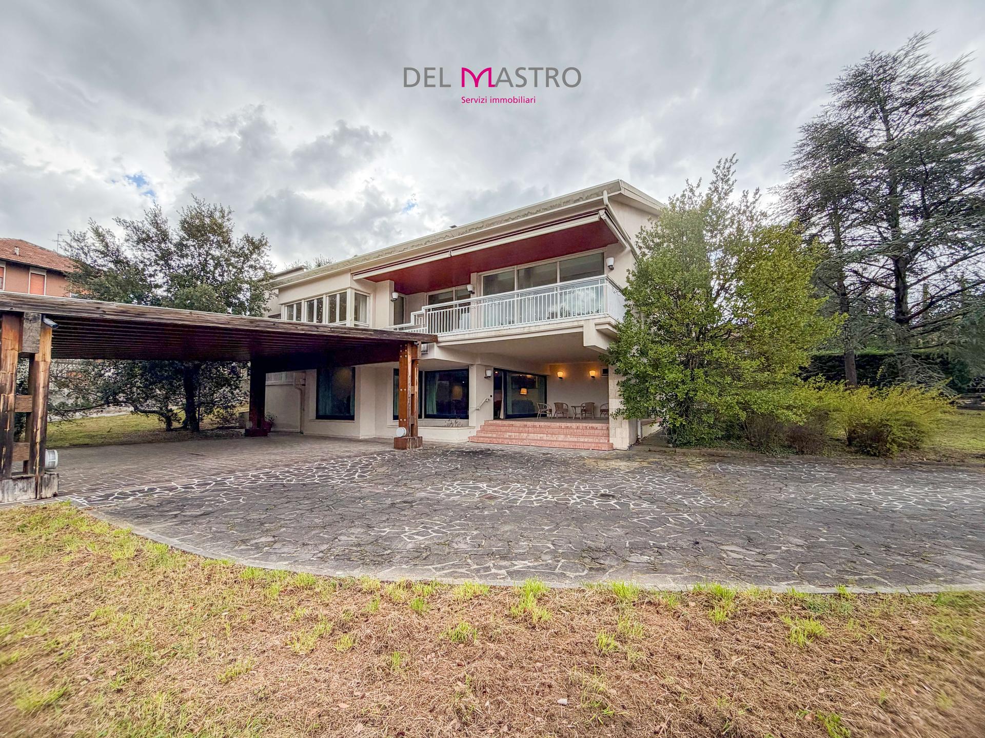 Villa unifamiliare in Via La Spina  76, Fabriano