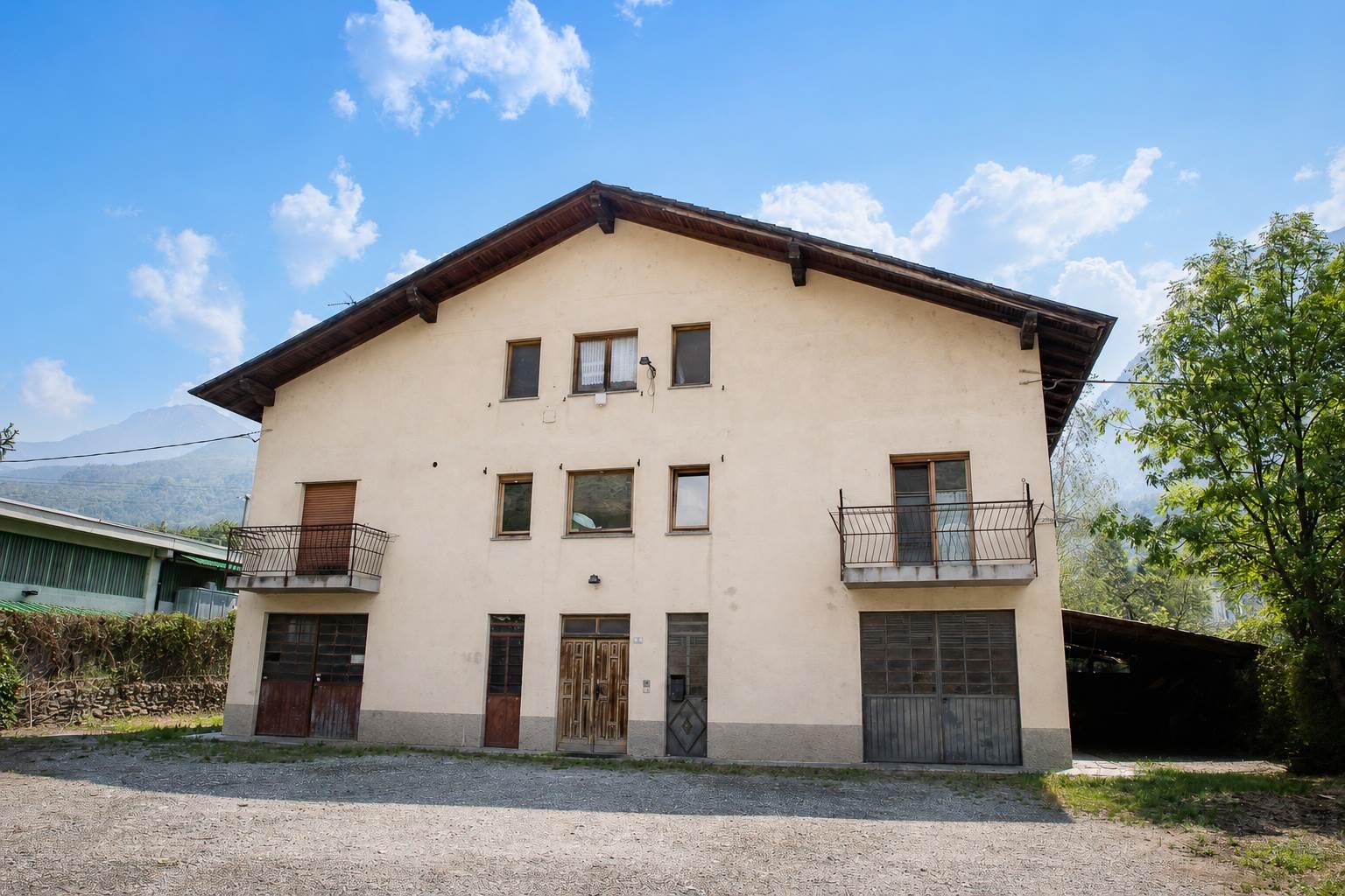 Casa indipendente in Località Zona Industriale, Saint-Marcel