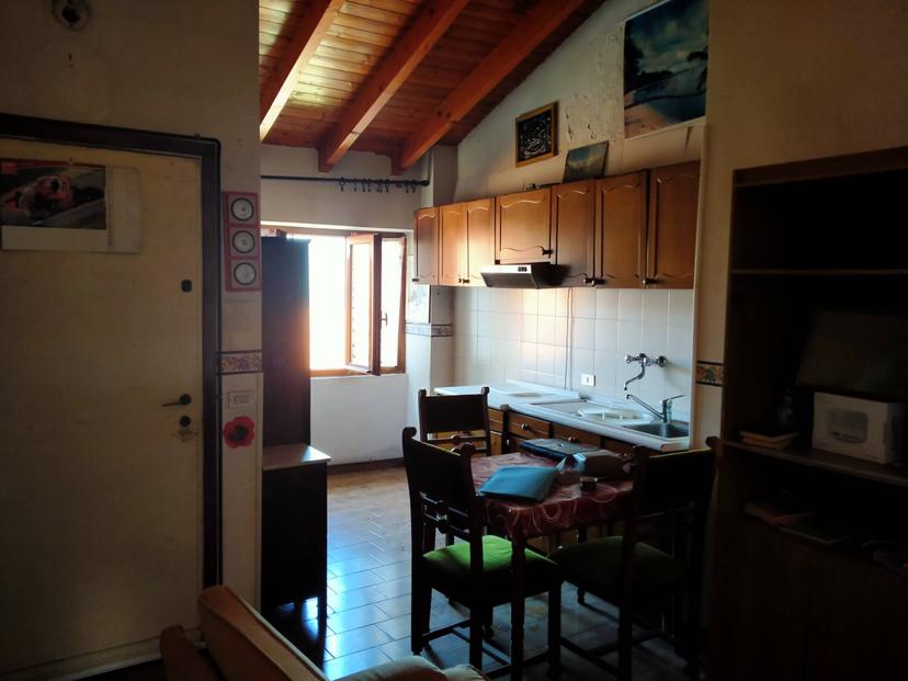 Bilocale in Cavour 5, Azzio — foto 2 di 5