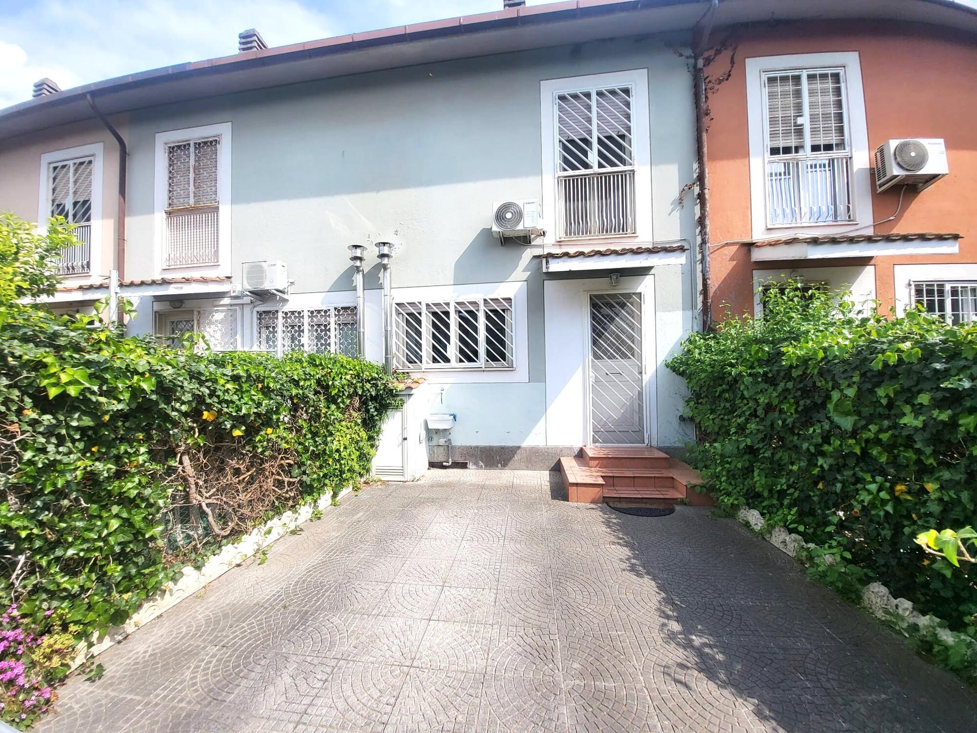 Casa indipendente in Via Ferecrate, Roma