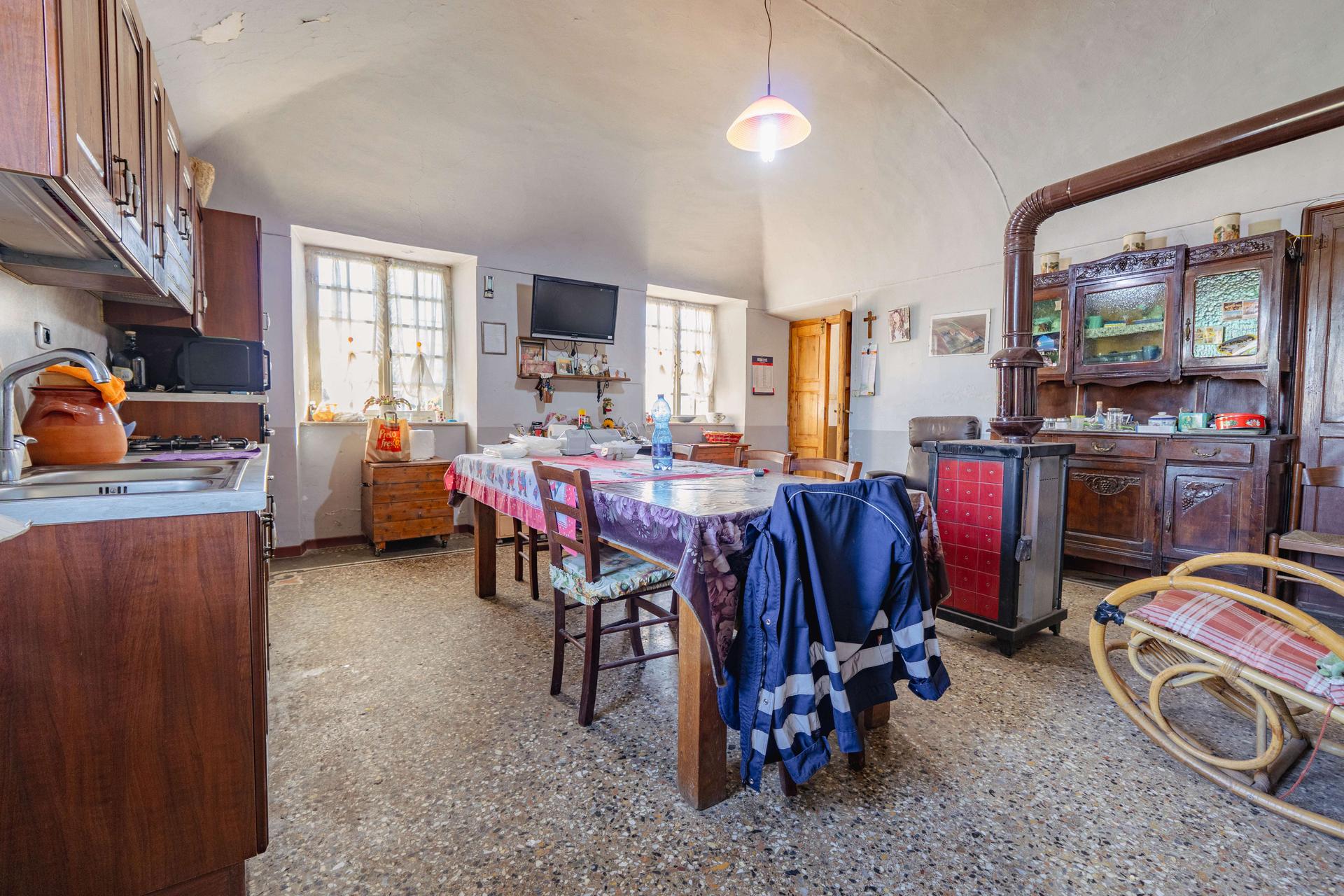 Rustico in Via Galavardiera 8, Cumiana