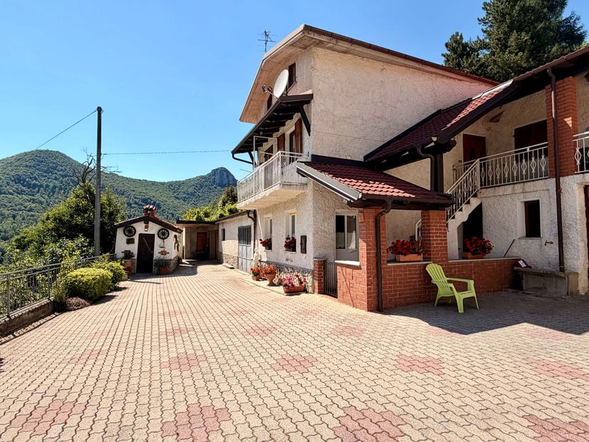 Casa indipendente in Strada Colle San Bernardino  8, Garessio — foto 3 di 5