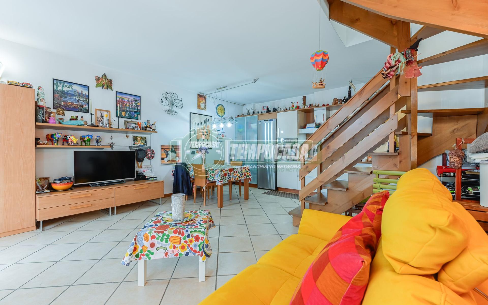 Villa a schiera in Via Cavette 2, Levate