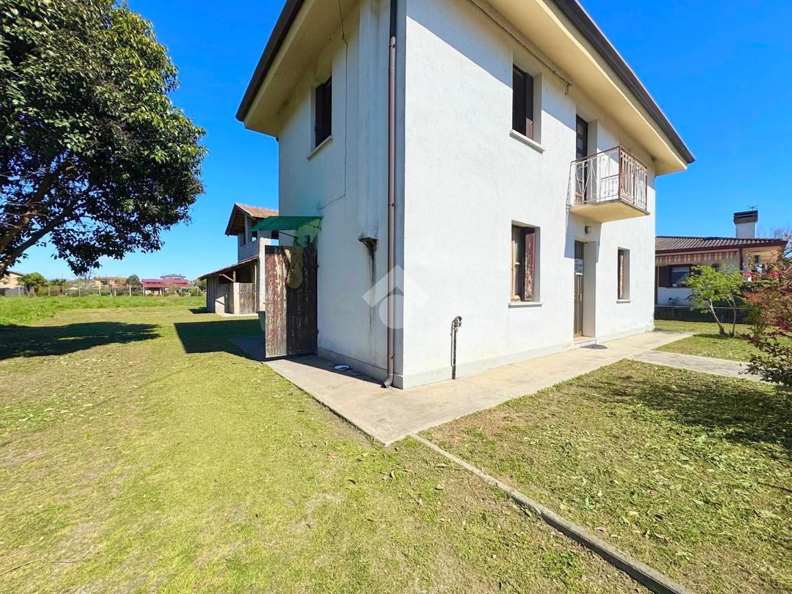 Villa in Via Enrico Fermi 25, Rivignano Teor