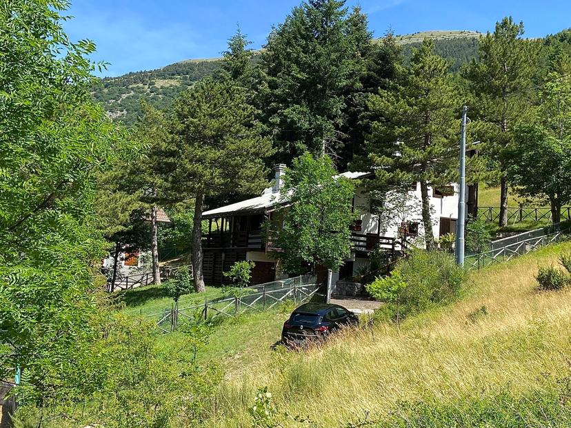 Casa indipendente in Via Piane, Bolognola — foto 2 di 5