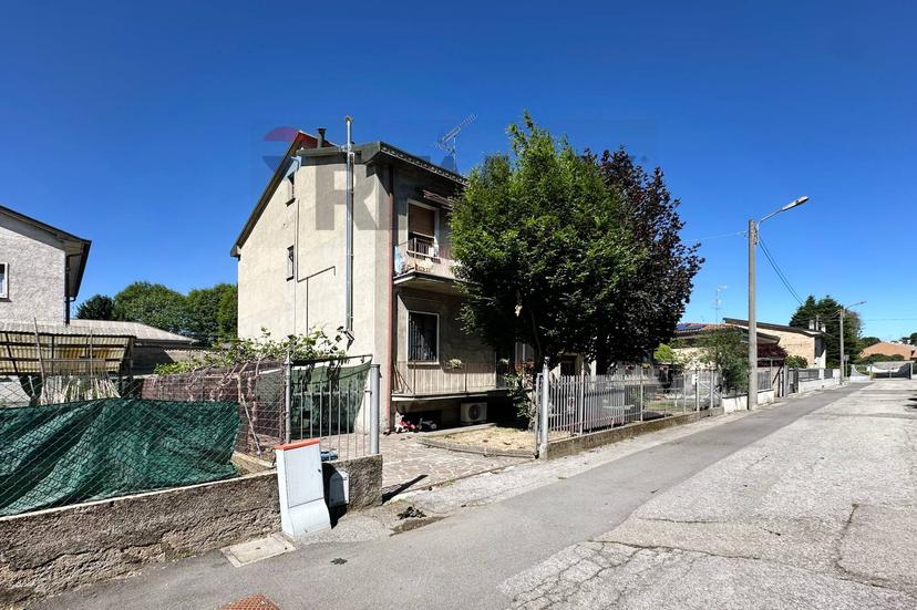 Trilocale in Via Canova 8, Barlassina — foto 3 di 5