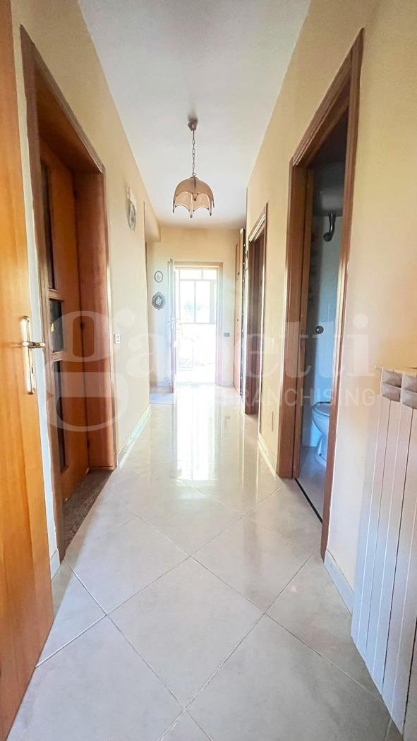 Casa indipendente in Via Giuseppe Garibaldi, Rocchetta e Croce — foto 2 di 5