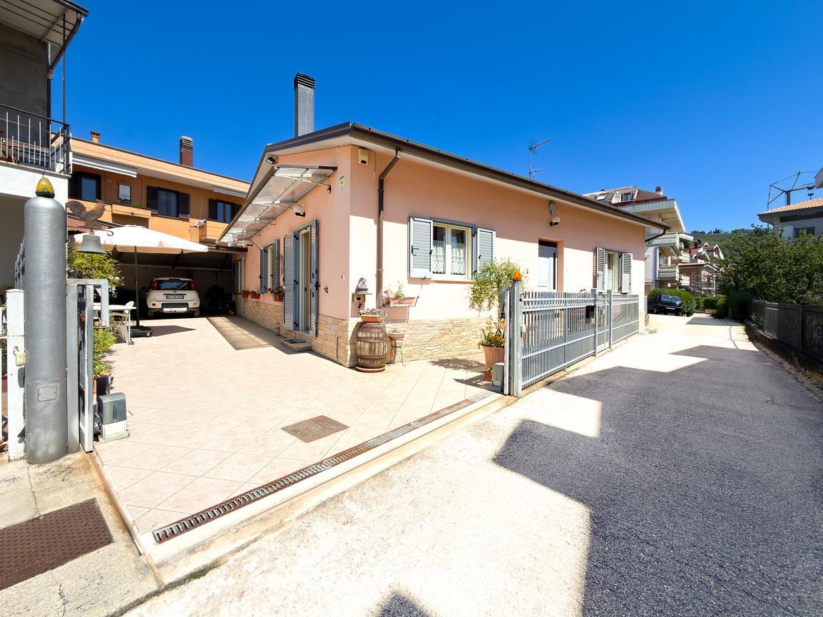 Villa in Via Insorti di Bosco Martese 16, Teramo