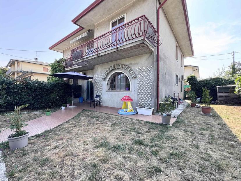 Villa bifamiliare in Via G. d'Annunzio, Sarego — foto 3 di 5
