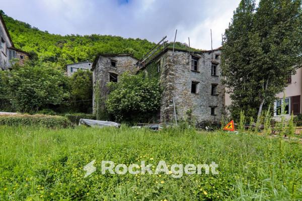 Terratetto unifamiliare in Via Oneto, San Colombano Certenoli
