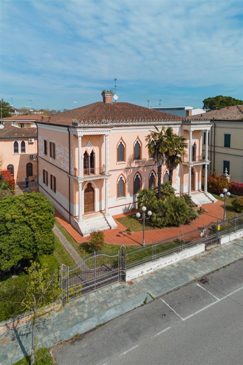 Villa, Suzzara