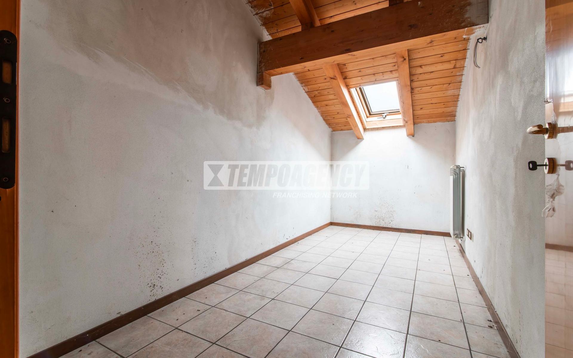 Trilocale in Via Giuseppe Garibaldi 27, Cislago
