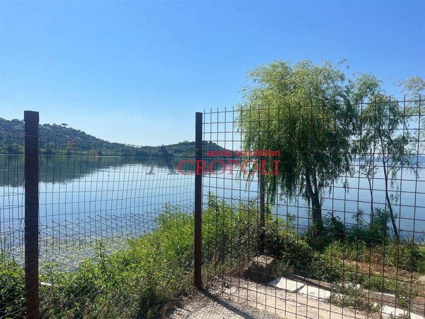 Villa plurifamiliare in Via Settevene Est 181, Trevignano Romano — foto 3 di 5