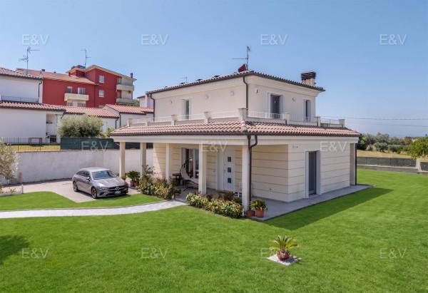 Villa in Viale della Libertà, San Costanzo — foto 4 di 5