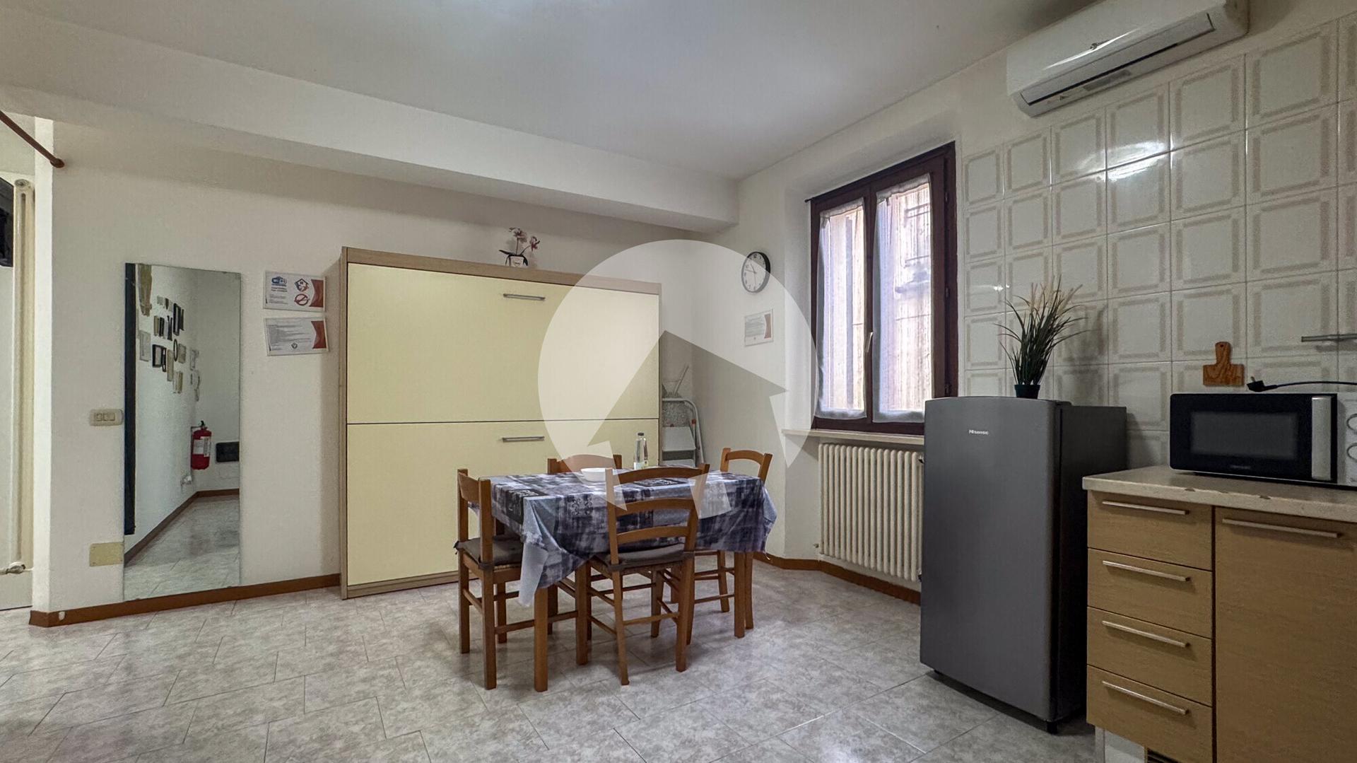 Monolocale in Via Martiri della Bettola 60, Reggio nell'Emilia