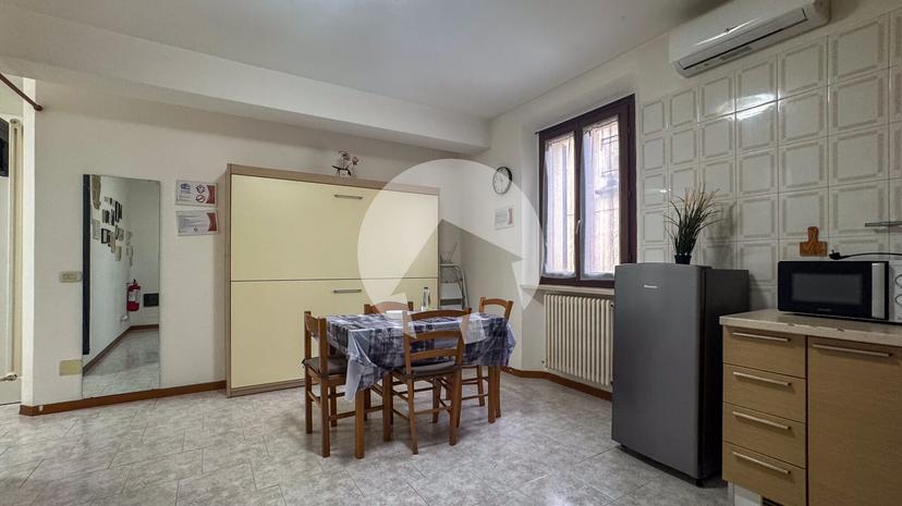 Monolocale in Via Martiri della Bettola 60, Reggio nell'Emilia