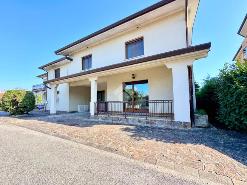 Villa in Viale delle Scuole 50, San Giovanni al Natisone — foto 2 di 5