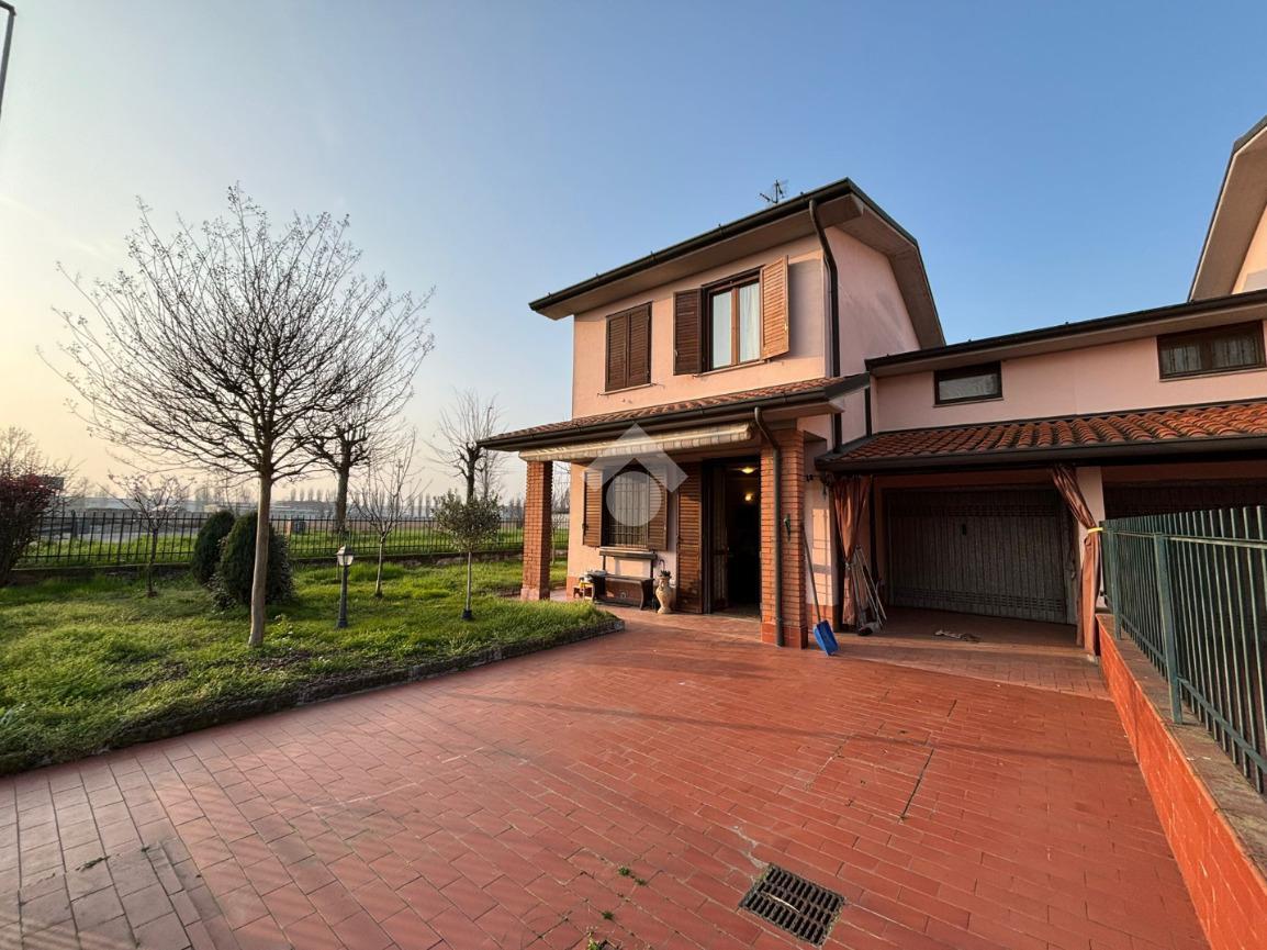 Villa a schiera in Via Edoardo Bosio 40, Agnadello