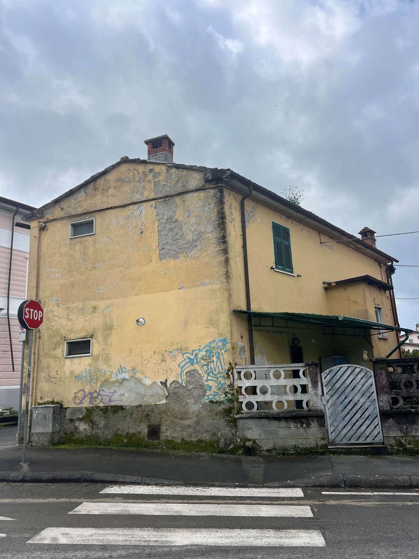 Casa indipendente, Carrara — foto 2 di 5