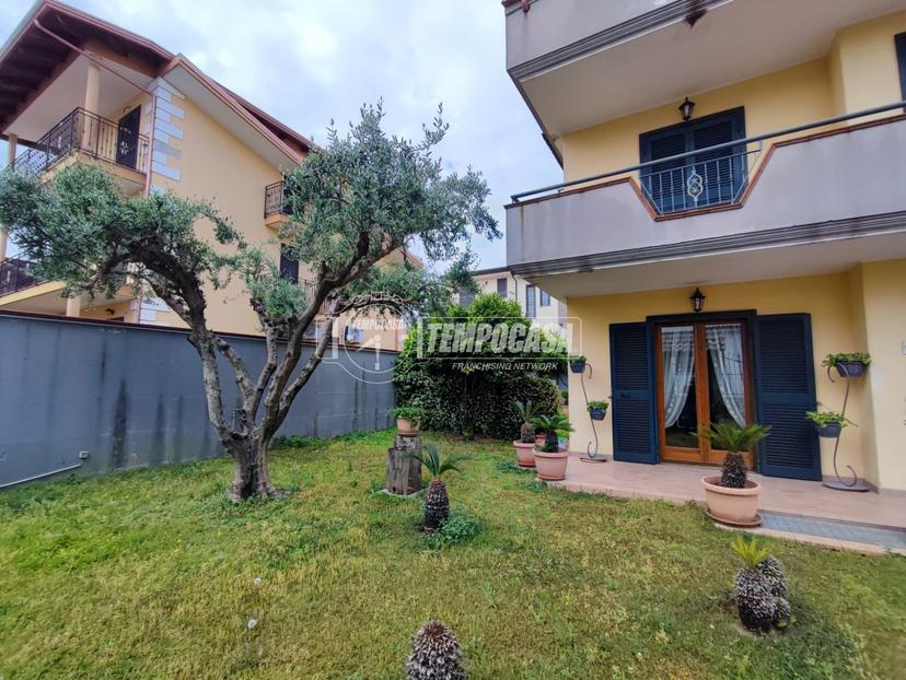 Villa in Via Provinciale Teverola Casaluce III Traversa 26, Teverola — foto 4 di 5