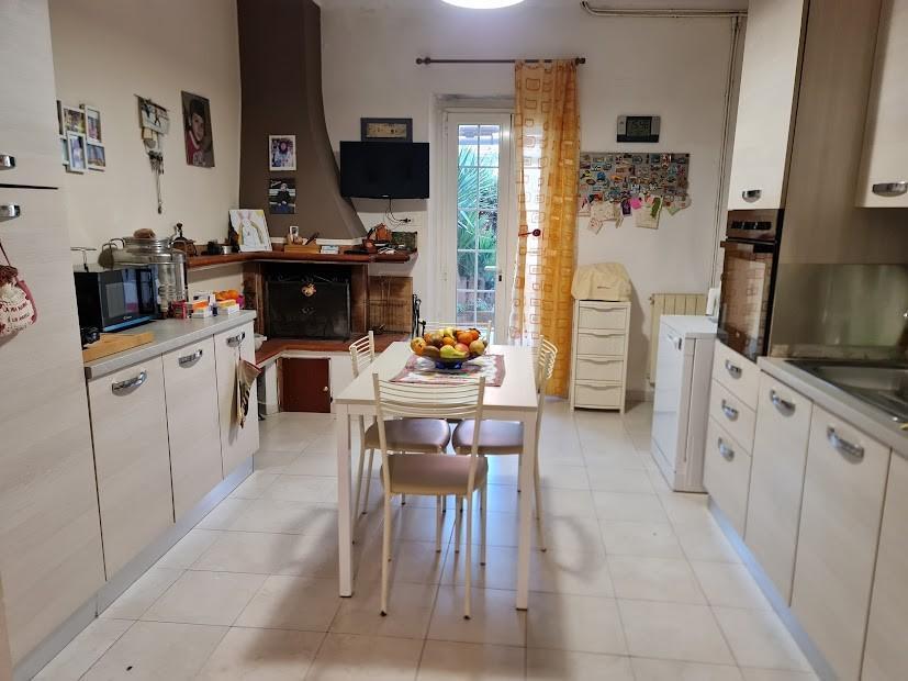 Porzione di casa, Carrara