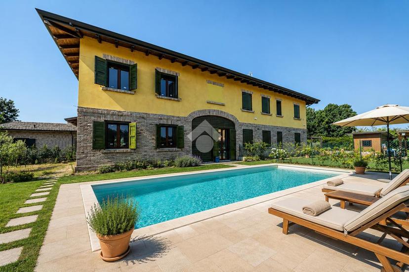 Villa in Via Fratelli Bandiera 39, Reggio nell'Emilia