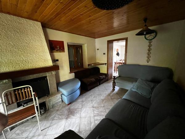 Villa bifamiliare, Serramazzoni