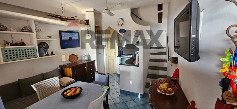 Villa a schiera in Via Giuseppe Picone Snc, Lipari — foto 3 di 5