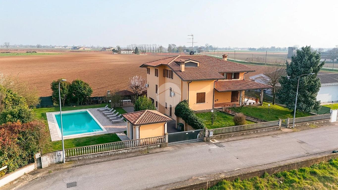 Villa in Via F. Landucci 12, Curtatone