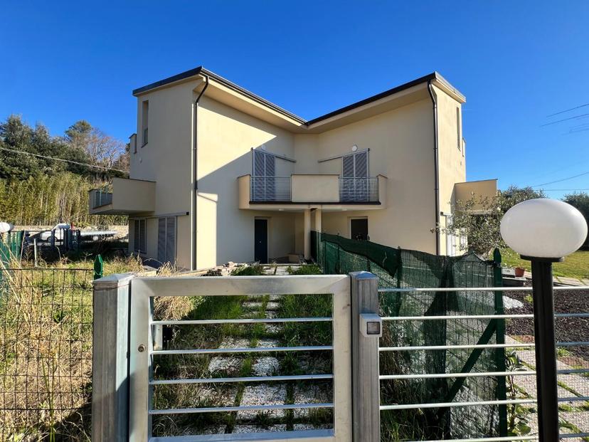 Villa bifamiliare in 9;Alessio 39, Lucca