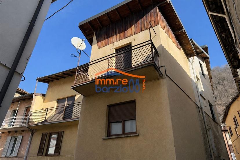 Bilocale, Introbio — foto 3 di 5