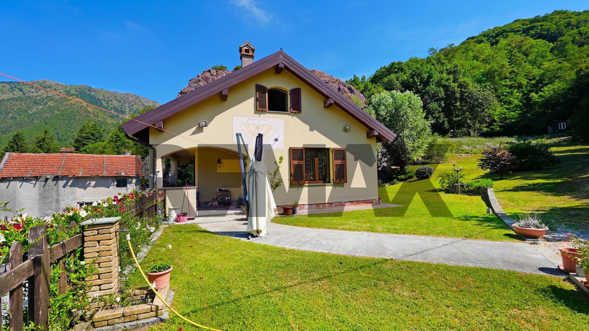 Villa in Via Caduti di Cravasco 18a, Campomorone