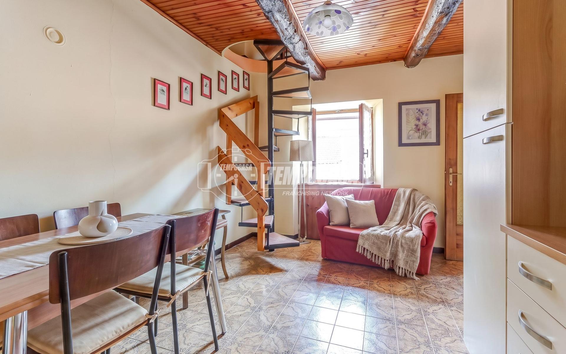 Casa indipendente in Via Casale Canuggioni, Borgomanero